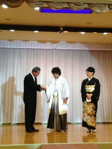 泣かないと言っていたいとこのお父さんも泣き崩れていました。