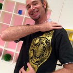 写真:Tシャツのアップ 写真:Tシャツのアップ