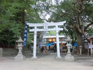 市振神社。この境内で天神祭りが開かれた。