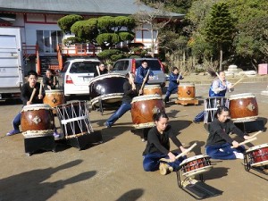 日南市の太鼓グループ「爽空」（そら）の皆さん、リハーサル