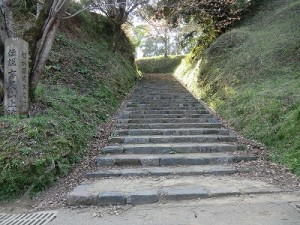 都於郡城祉（とのこおり　じょうし）本丸への石段