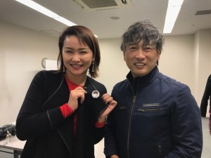 ショコラ界大注目の小山さん。サロンデュショコラの会場にはショコラティエの缶バッジも売ってあるんですよ！