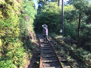 長いトロッコ道。実際に使われていたそうです。