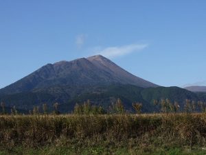 霧島連山の麓、西諸県郡高原町。お山信仰が伝わる